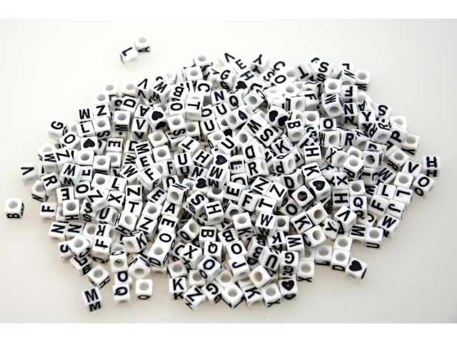 Plastperler ABC 6,5mm hvit/sort (300)